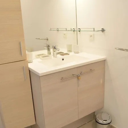 3 Pièces Avec Clim, Piscine Et Terrasse - 500m Plage, Parking, Sur - Fr-1-226b-77 *