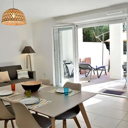 Apartment 3 Pieces Avec Clim, Piscine Et Terrasse - 500m Plage, Parking, Sur - Fr-1-226b-77
